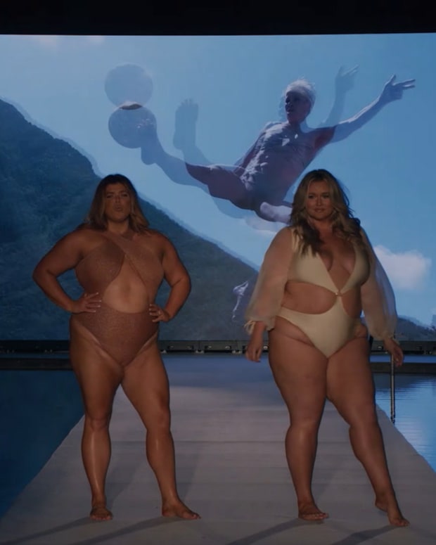 Sisters Hunter and Michaela McGrady Walk Together in SI Swimsuit Miami Beach Runway Show